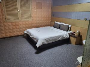 Postel nebo postele na pokoji v ubytování Sharp Hotel Jeonju