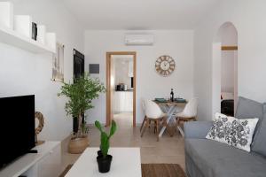 a living room with a couch and a table at Apartamento La Estrella I in Playa Honda