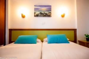 A bed or beds in a room at Brisamar Canteras