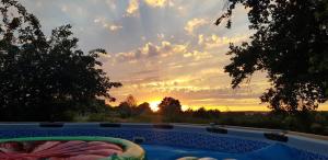 Gallery image of Glamping Les Arbres, Luxe Safaritent met zwembad in Cronat