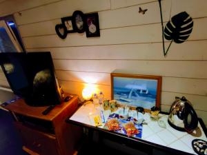 a desk with a television and a picture of a boat at Chez Daniel & Catherine in La Chevrolière