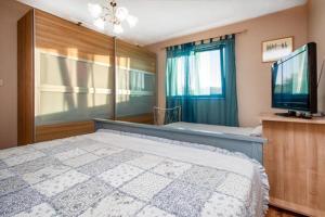 Televízia a/alebo spoločenská miestnosť v ubytovaní Villa Sonnhaus