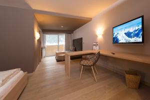 TV a/nebo společenská místnost v ubytování Familotel Alphotel