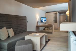 TV a/nebo společenská místnost v ubytování Familotel Alphotel