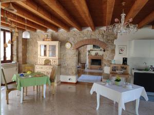 A kitchen or kitchenette at B&B QUINTARELLI