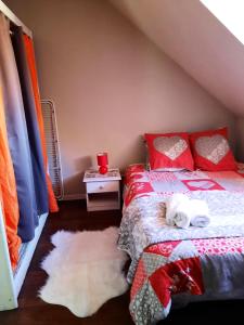 Łóżko lub łóżka w pokoju w obiekcie Appartement spacieux à Ingersheim avec vue sur jardin, 100 m²