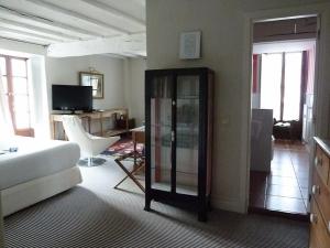 TV a/nebo společenská místnost v ubytování Churrut Hotel