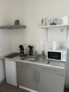 Kuchyň nebo kuchyňský kout v ubytování Chablis : studio en plein centre ville