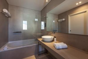 Um banheiro em Avenida Boutique Hotel