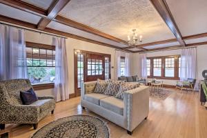 Fotografie z fotogalerie ubytování El Paso Historic Craftsman House Less Than 1 Mi to Dtwn! v destinaci El Paso