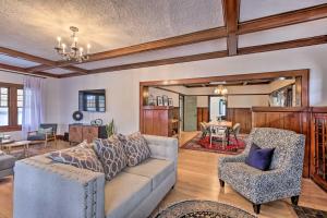 Fotografie z fotogalerie ubytování El Paso Historic Craftsman House Less Than 1 Mi to Dtwn! v destinaci El Paso