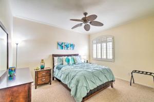 سرير أو أسرّة في غرفة في Luxury Laveen Village Home with Games and Pool!