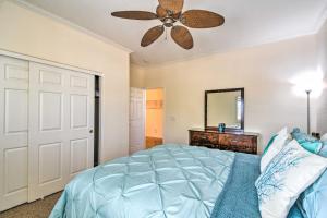 سرير أو أسرّة في غرفة في Luxury Laveen Village Home with Games and Pool!