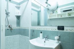 A bathroom at Neapolitan Style Apartrment