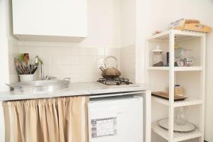 A kitchen or kitchenette at Neapolitan Style Apartrment