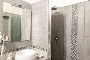 A bathroom at Neapolitan Style Apartrment