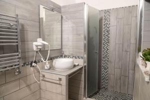 A bathroom at Neapolitan Style Apartrment