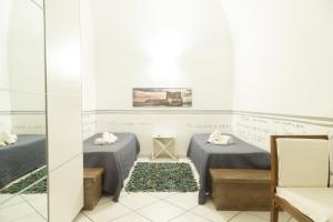 A seating area at Neapolitan Style Apartrment
