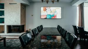 TV a/nebo společenská místnost v ubytování Chalet Belmont