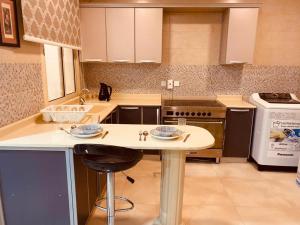 a kitchen with a island in the middle of it at الخزامى in Al Ahsa