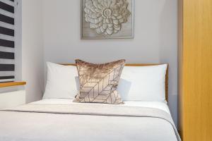 Cleveland Residences Russell Square客房内的一张或多张床位