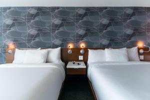 Postel nebo postele na pokoji v ubytování Mere Hotel