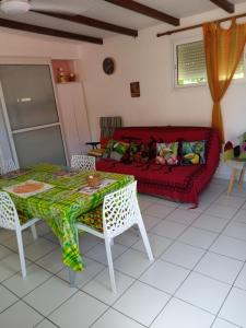 a living room with a red couch and a table at Pinpin in Pointe-Noire