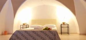 A bed or beds in a room at Guglielmo Tell Suite