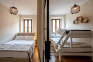 Una cama o camas en una habitación de Modern apartment in Gravedona - Larihome A14