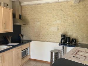 Gallery image of Gîte familial avec piscine, jardin clos, équipements bébé, animaux acceptés, Chadurie - FR-1-653-61 in Chadurie