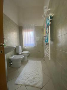 A bathroom at Casa Catania Inn