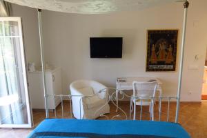 TV i/ili multimedijalni sistem u objektu Finca Klara, Boutiquehotel - Apartment -Javea-Moraira-