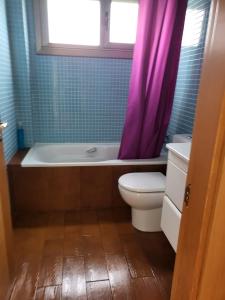 Kúpeľňa v ubytovaní Chalet en Somió con finca independiente