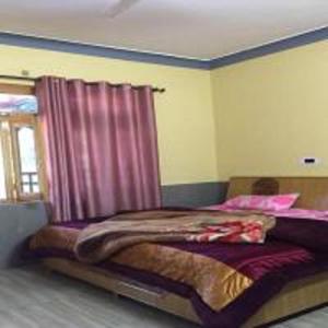 Ένα ή περισσότερα κρεβάτια σε δωμάτιο στο Abhi Homestay by StayApart +8 φωτογραφίες