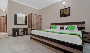 Postel nebo postele na pokoji v ubytování Treebo Maharaja Residency Family Hotel