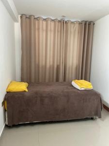a bed in a room with a curtain at Hermosa departamento vanguardista c/ balcon . in Trujillo