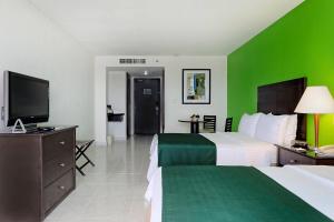 TV a/nebo společenská místnost v ubytování Holiday Inn Campeche by IHG