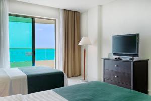 TV a/nebo společenská místnost v ubytování Holiday Inn Campeche by IHG