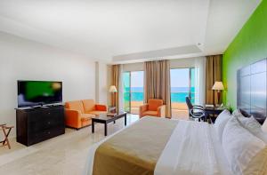 TV a/nebo společenská místnost v ubytování Holiday Inn Campeche by IHG