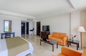 TV a/nebo společenská místnost v ubytování Holiday Inn Campeche by IHG