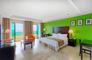 Postel nebo postele na pokoji v ubytování Holiday Inn Campeche by IHG