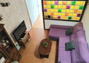 Televízia a/alebo spoločenská miestnosť v ubytovaní Casa Alegre Estepona