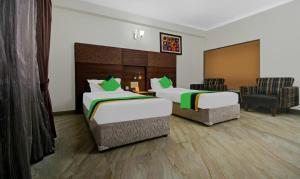 Postel nebo postele na pokoji v ubytování Treebo Maharaja Residency Family Hotel