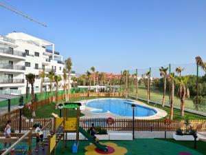 Výhled na bazén z ubytování PUSHE Playa Granada Beach & Golf 9 nebo okolí