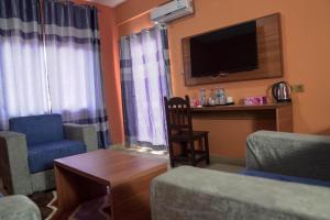 TV a/nebo společenská místnost v ubytování Dialali Hôtel Nouakchott