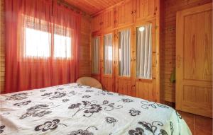 Łóżko lub łóżka w pokoju w obiekcie Cozy Home In Molina De Segura