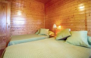 Łóżko lub łóżka w pokoju w obiekcie Cozy Home In Molina De Segura