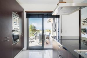a kitchen with a view of a table with chairs at Casa Amour Villa in Lourinhã