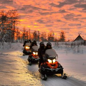 Máttaráhkká Northern Light Lodge að vetri til
