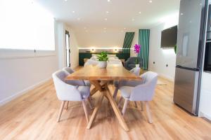 Telewizja i/lub zestaw kina domowego w obiekcie Laguna Home & Suites